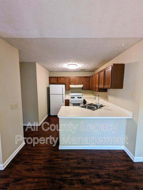 Photo - 1307 Yorkshire Ln