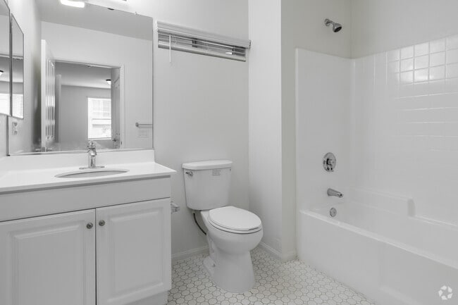 1BR, 1BA - 575SF - Bathroom