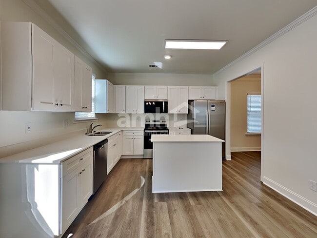 Photo - 2444 Beal St