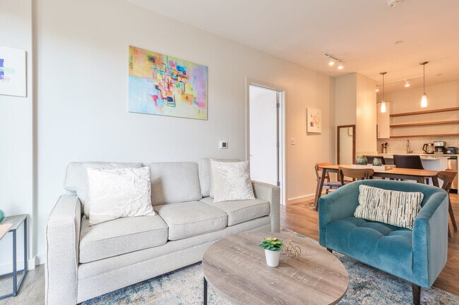 Photo - 240 Sidney St