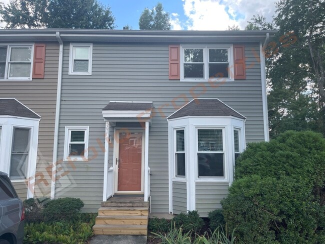 Building Photo - Cozy 3 Bedroom 2.5 Bath End unit Townhome ...