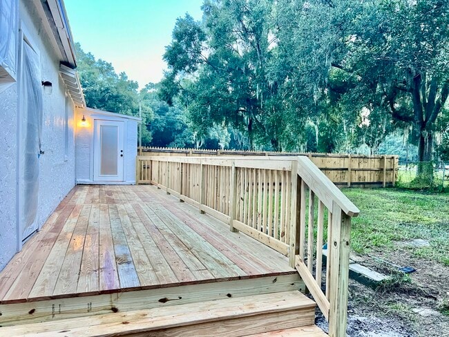 Photo - 1550 Robin St