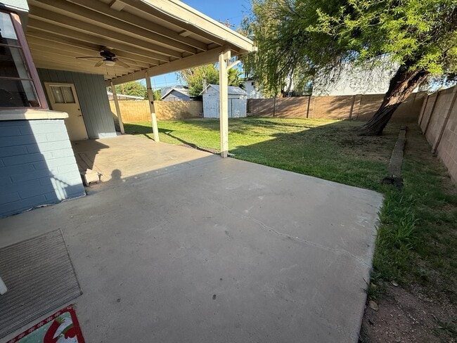 Photo - 1634 E 12th St