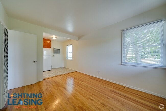 Building Photo - 6229 Craner Ave Unit 6D Rental