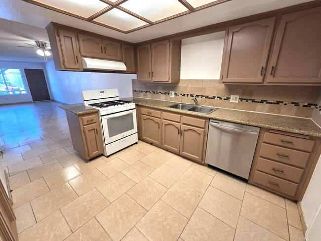 Photo - 1917-1919 W Whitendale Ave Unit 1917