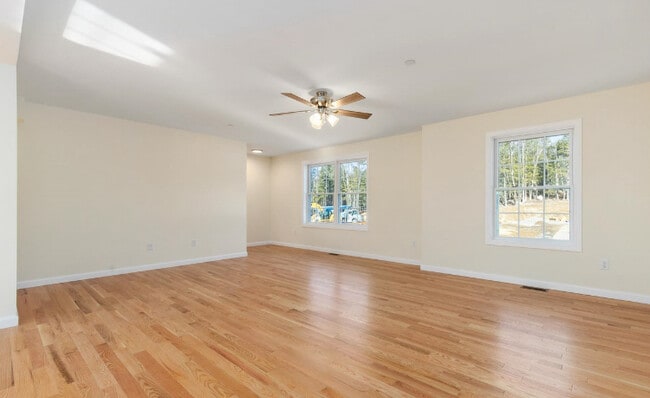 Ample living area - 17C Ada Dr Unit New 2Bed Nottingham Condo