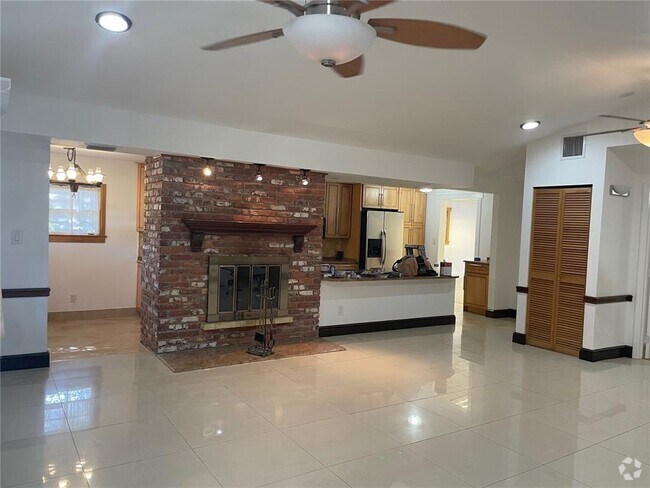 Building Photo - 258 SW 1st Ct Unit 258 Rental