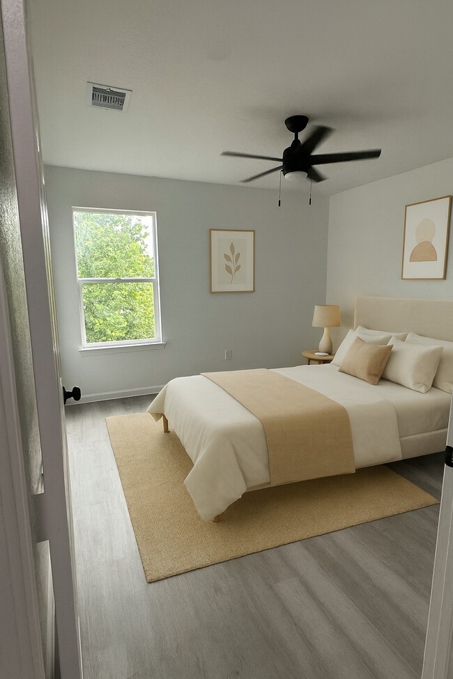 Building Photo - 15565 Kurt Dr