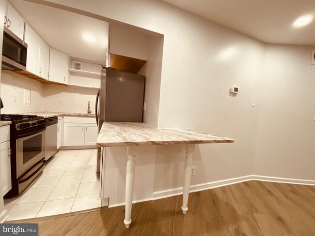 Building Photo - 5340 Holmes Run Pkwy Unit 1003