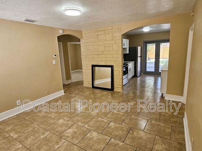 Photo - 2221 E Annie St