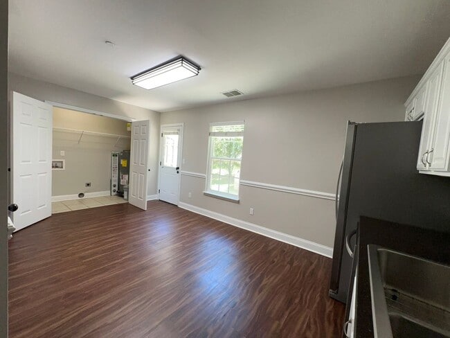 Photo - 1126 Maple Tree Ln