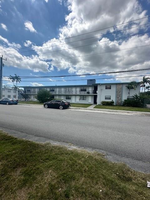Building Photo - 6780 SW 44th St Unit 2