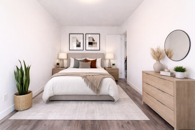 Photo - 579 College St