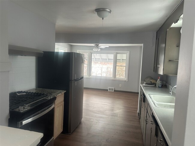 Photo - 1228 Hilborn Ave