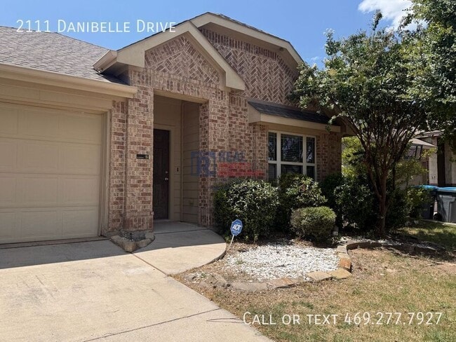 Building Photo - 2111 Danibelle Dr