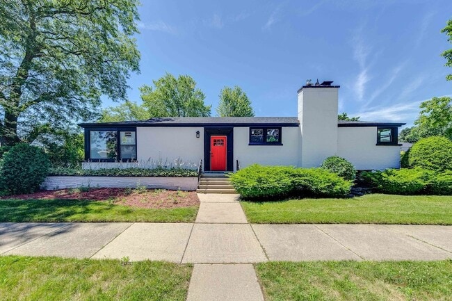 Building Photo - 4021 W Estes Ave