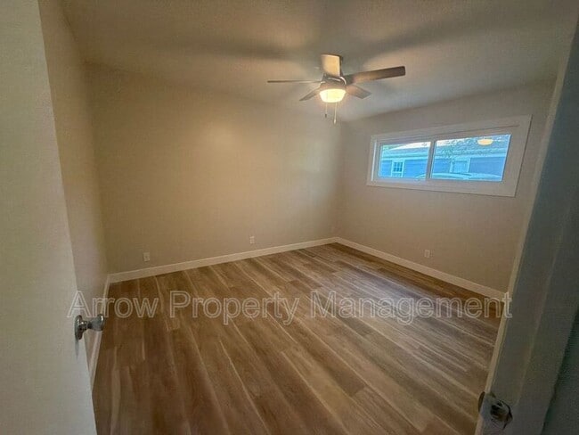 Photo - 650 E 12th St