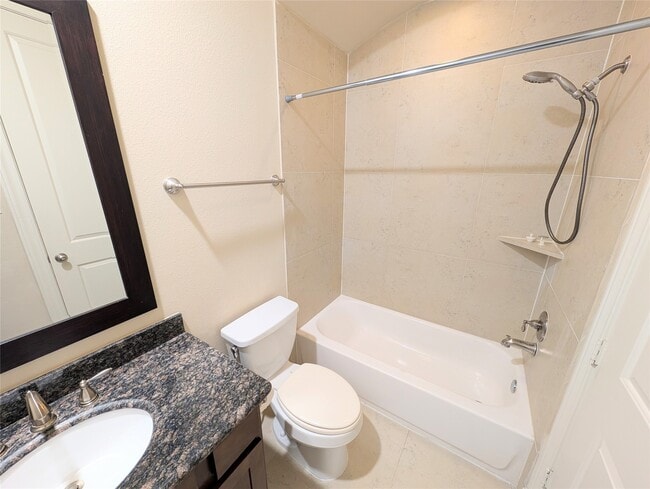 Photo - 226 E 28th St