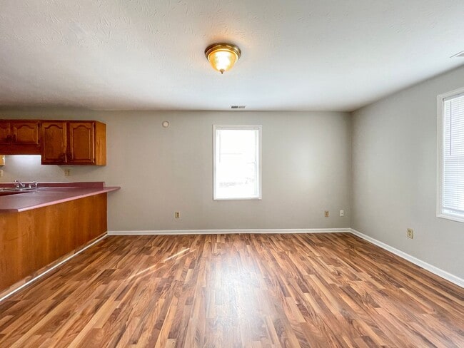 Photo - 114 E 8th St Unit Apt 2