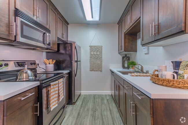 2BR, 1.5BA - 900 SF - 98Hundred