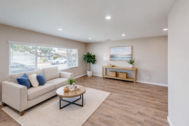 Photo - Comfortable 4 Bed 2 Bath House!!