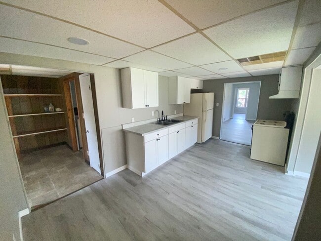 Photo - Light and bright 2BR up near downtown and AHN St. Vincent