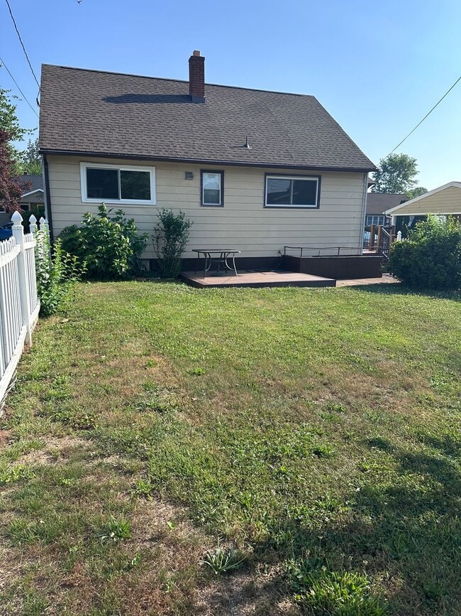 Photo - Cape Cod in Middletown 4 bedroom