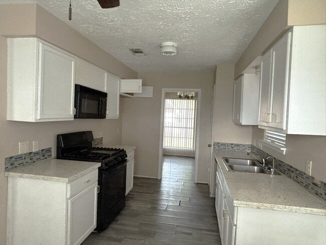 Building Photo - 17323 Camberwell Green Ln