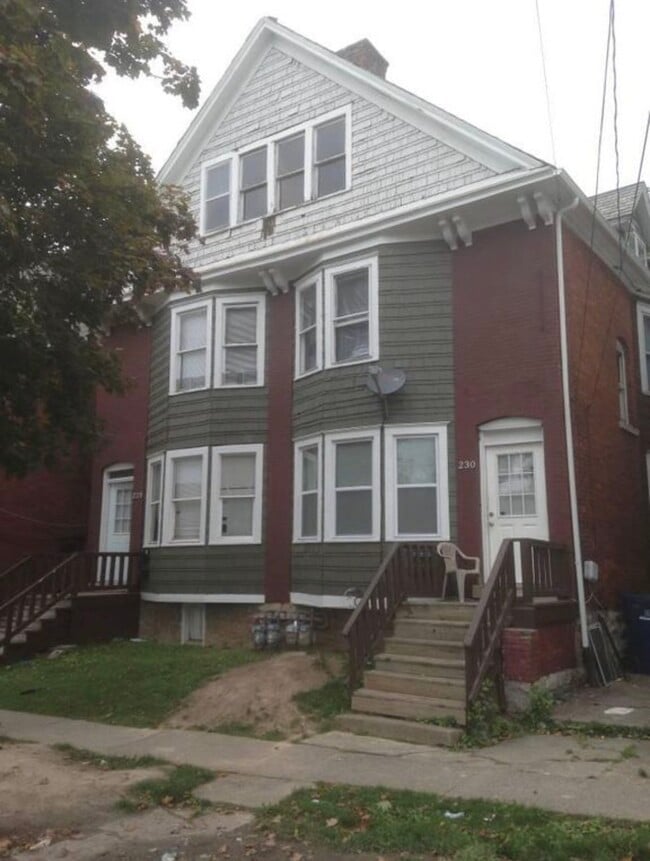 Building Photo - 228 W Delavan Ave Unit Lower