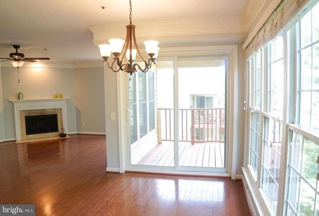 Building Photo - 2816 Emma Lee St Unit 301