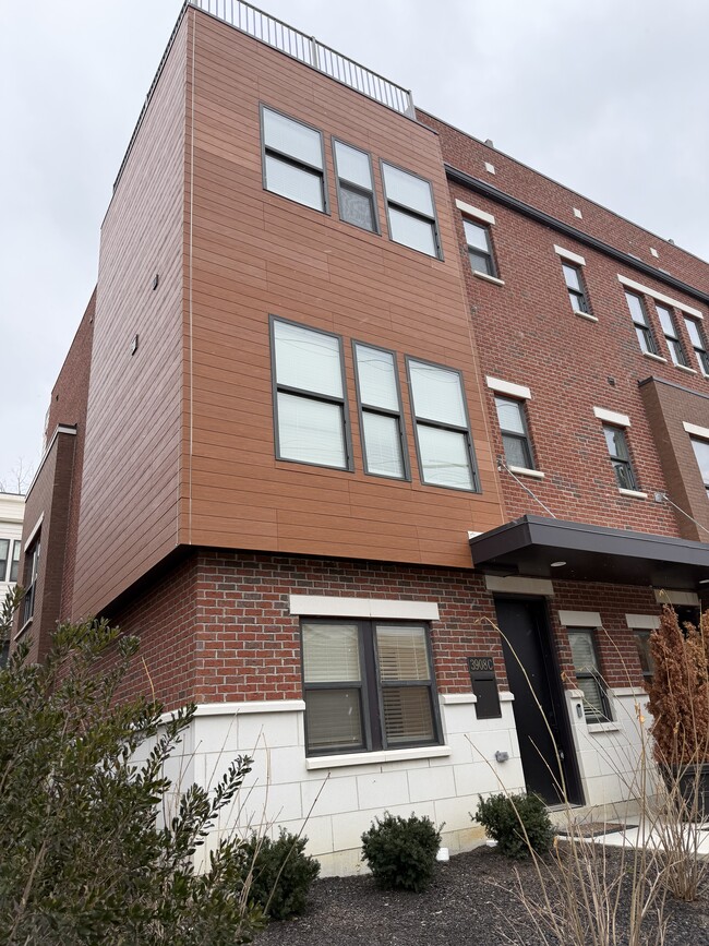 Building Photo - 3908 Edwards Rd