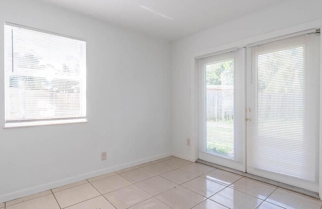 Photo - 314 E Gateway Blvd