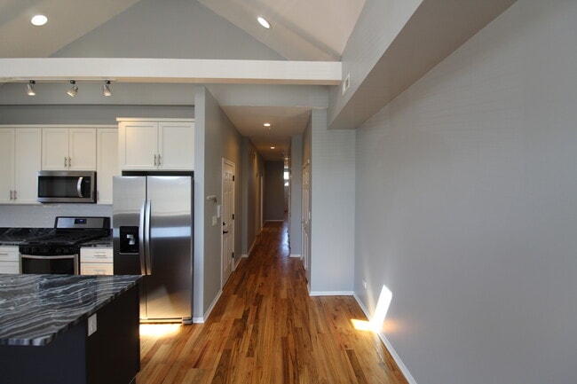 Photo - 2054 W Division St Unit 3