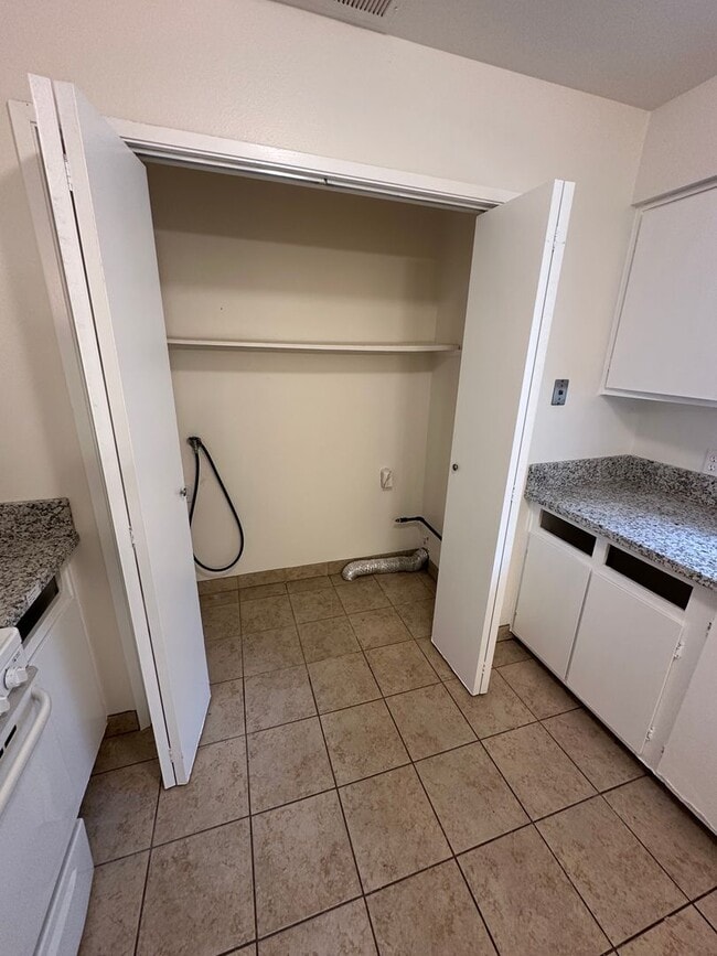 Photo - 371 Florinda St