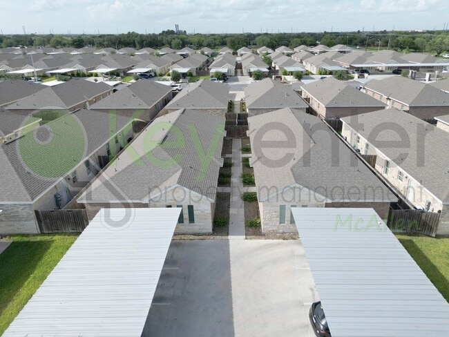 Photo - 3B/2B Gated Community, Pet friendly- Edinb...