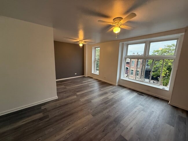 Building Photo - 901 W 19th St Unit 3rd Floor Rental