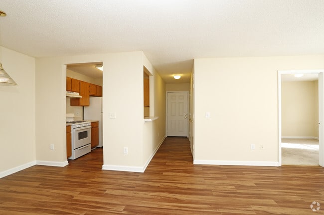 2BR, 2BA - 938sf- Living Area