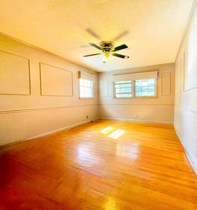 Photo - 1902 Forney Dr NW