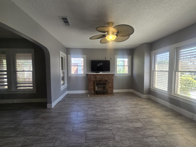 Photo - 3828 Avenue S 1/2