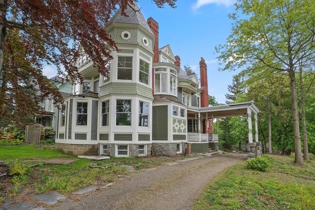 Building Photo - 1 Franklin Pl Unit 1