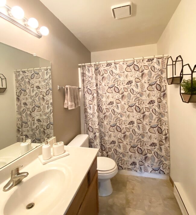 Oakton Beach Apartments Pewaukee, WI