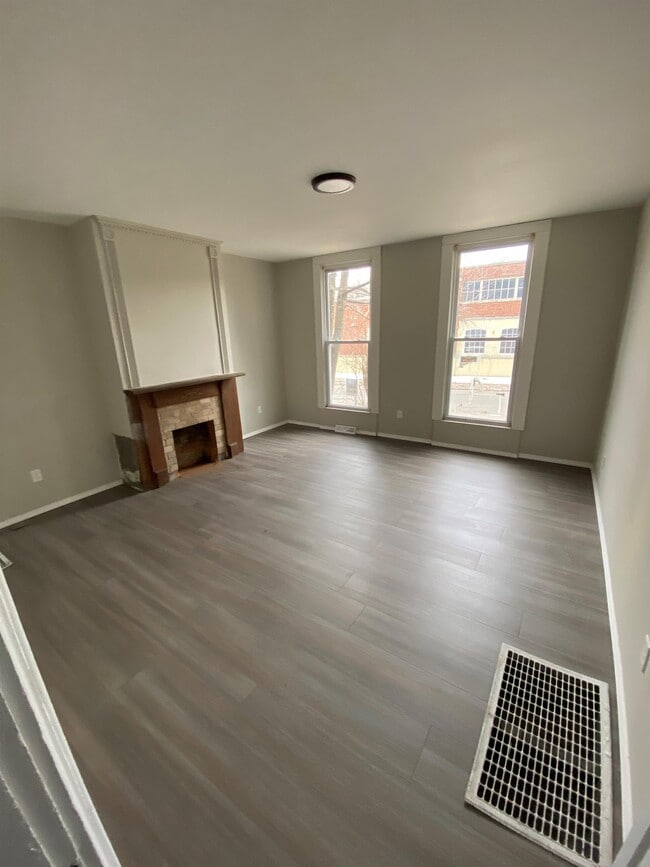 Photo - 314 E 15th St