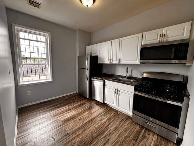 Building Photo - 595 Ocean Ave Unit 3