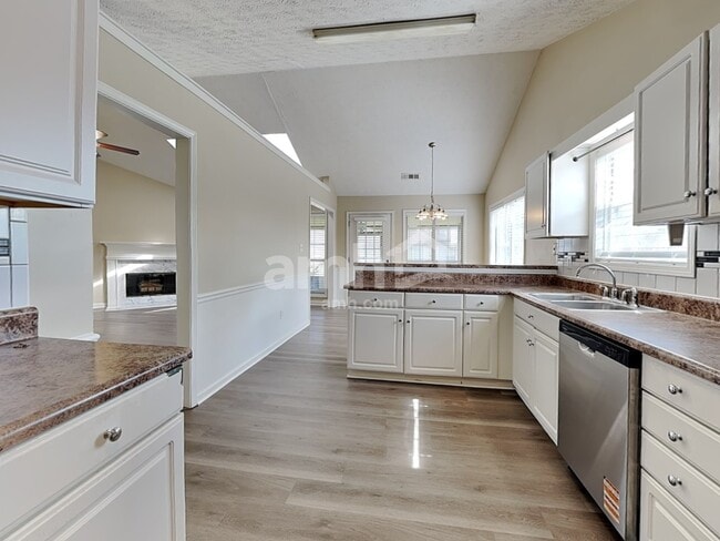 Photo - 2880 Camelot Woods Dr