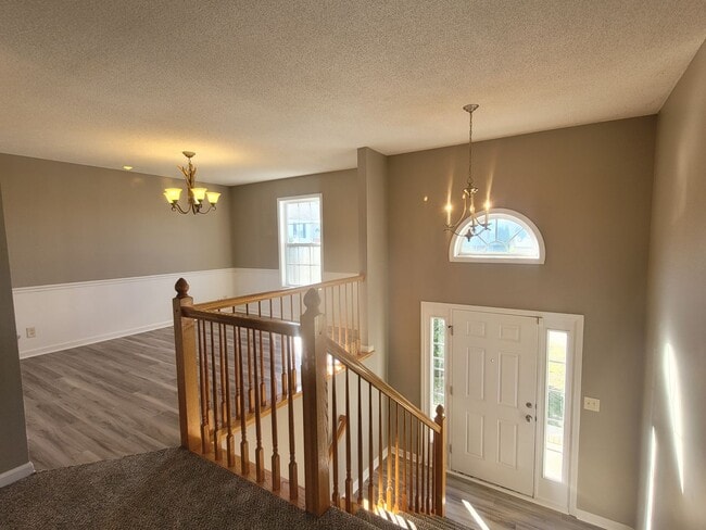 Photo - $1900 - 4 Beds 3 Bath + Bonus Room w/ Massive Fenced Yard