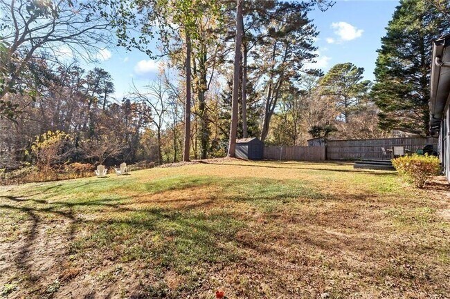 Photo - 1333 Victor Rd NE