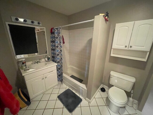 Photo - 121 G St Unit 1