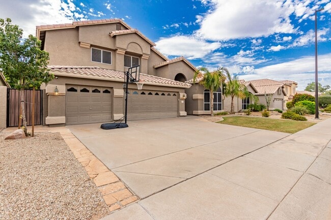 Photo - 4 Bedroom 2.5 Bath w/3 Car Garage in Super...