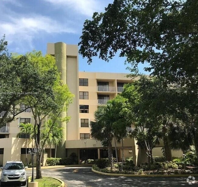 Building Photo - 901 Hillcrest Dr Unit 405 Rental