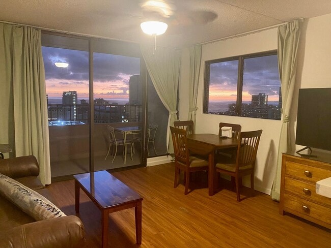 Royal Kuhio - Fully Furnished 1 Bedroom - Royal Kuhio - Fully Furnished 1 Bedroom Condo Unit 2412,